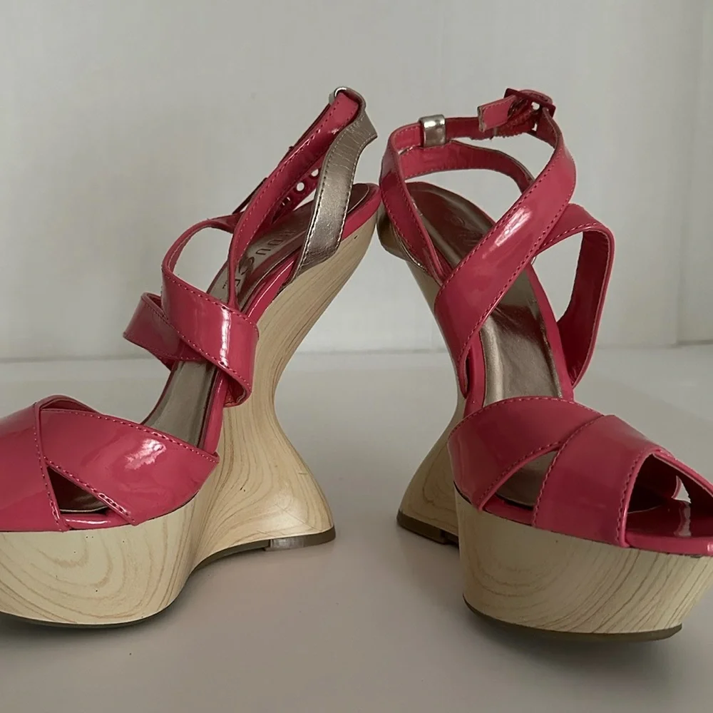 Rouge Patent Crisscross Wedge Platform Sandals Y2K Size 7.5